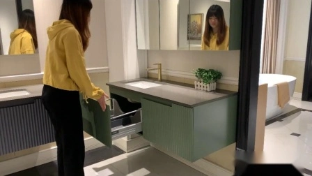 Доступный подвесной шкаф для ванной комнаты Vama шириной 1200 мм в новом дизайне.